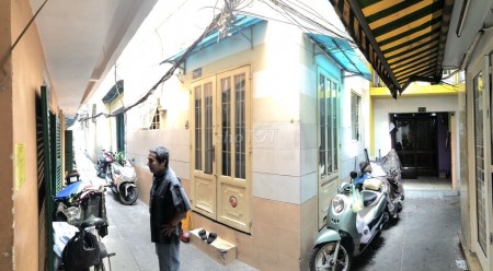 Hẻm Nguyễn Văn Cừ, Quận 1 cần cho thuê nhà 30m2, 2 tầng, giá 7.5 triệu/tháng, LHCC