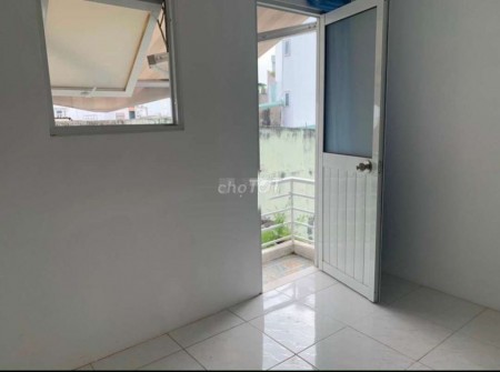 Nhà nguyên căn 1 trệt 2 lầu, Ngang 3m dài 5m, 2pn cho thuê 8tr5/tháng