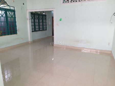 Nguyên căn cấp 4 rộng 60m2, 1 trệt suốt cần cho thuê giá 4.5 triệu/tháng, đc đường số 46, Thủ Đức