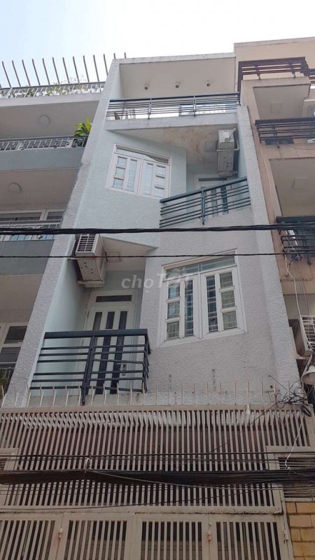 Nhà nguyên căn tại Thành Thái Quận 10 hẻm to ô tô qua lại thoải mái, thuận tiện qua lại các quận trung tâm.