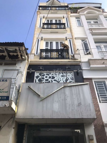 Nhà nguyên căn cần cho thuê 1 trệt 1 lững 2 lầu tại Trần Văn Đang, Quận 3