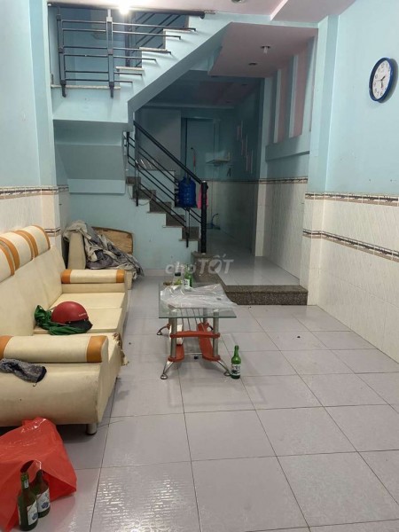 Cho thuê nhà nguyên căn diện tích 3m x 17m, 2pn ngay phía sau phần mền Quang Trung