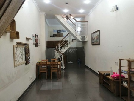 Mình cần cho thuê nguyên căn Quận 3, rộng 56m2, 2 tầng, đồ dùng cơ bản, giá 111 triệu/tháng, lh 0936909026