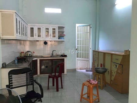 Đang để trống nên cho thuê nhà rộng 144m2, có sân để xe, hẻm 92 Tân Chánh Hiệp 5, Quận 12, giá 6.5 triệu/tháng