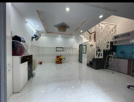 Cho thuê căn nhà đúc 5 tấm bê tông kiên cố, nhà mới, kiên trúc đẹp quận Tân Phú