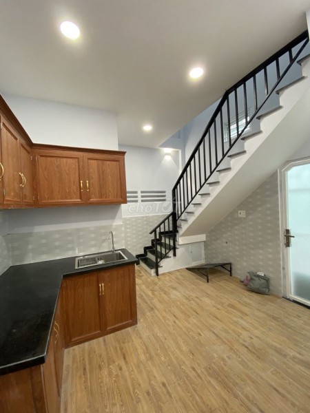 Cho thuê nhà nguyên căn 1 lầu mới tinh trên đường Phan Văn Trị, quận 5