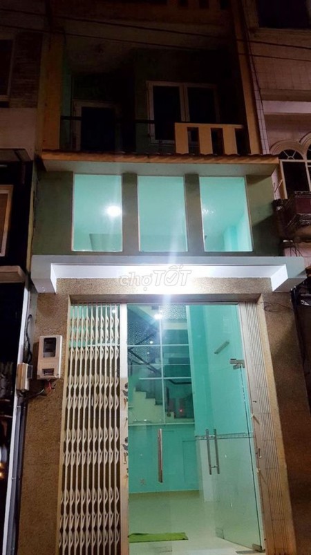 Cho thuê nhà nguyên căn sở hửu vị trí mặt tiền đường lớn ngay trung tâm Quận 5. Thuận tiện kinh doanh