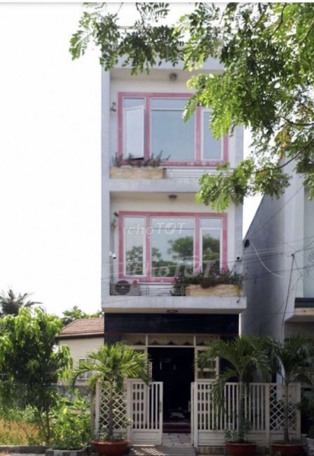 Nhà nguyên căn mới đẹp có nội thất, 81m2, nhà xây dựng kiên cố tại Huỳnh Tấn Phát, Nhà Bè