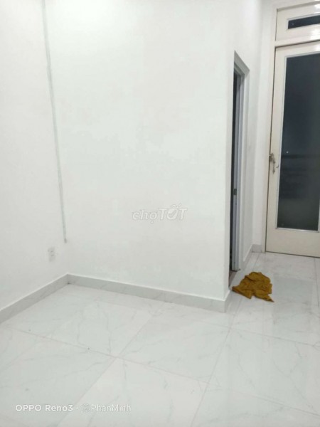 Chủ cho thuê nhà rộng 96m2, 2 tầng, còn mới nguyên, giá 8. triệu/tháng, hẻm 40 Lạc Long Quân, Tân Bình