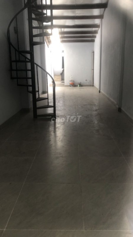 Cho thuê căn nhà dtsd 100m2, có 1 trệt 1 lầu, hẻm thông đường Hai Bà Trưng, Quận 3
