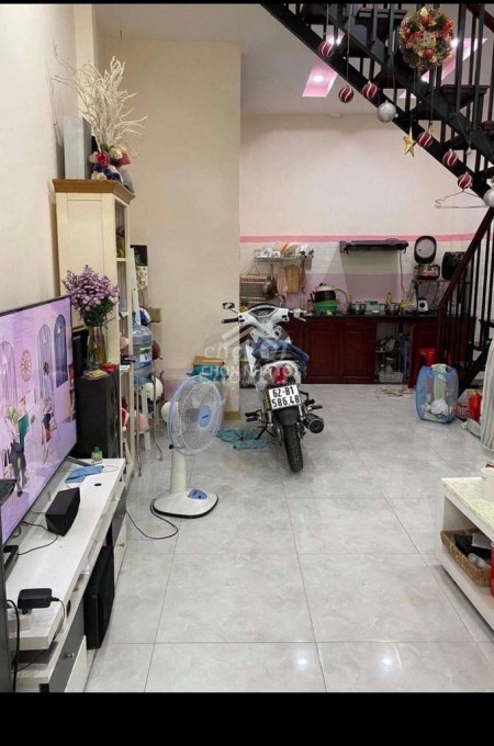 Cần cho thuê căn nhà tại Đường Bình Đông, Phường 15, Quận 8. Diện tích 32m2, giá chỉ 5tr5/tháng