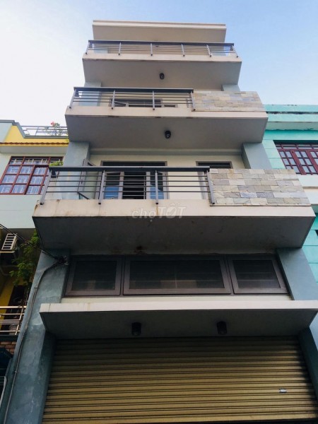 Cho thuê căn nhà sở hửu 2 mặt tiền đường thuận tiện kinh doanh mọi loại hình, Diện tích 400m2