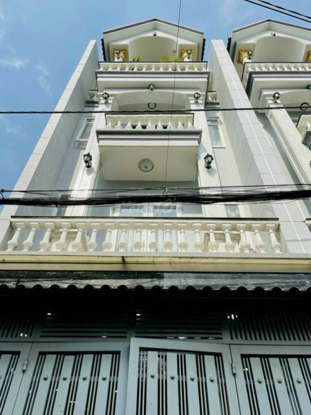 Cho thuê nhà nguyên căn ngang 4m, dài 17m, có sẵn nội thất cao cấp tại Bàu Cát 3, Tân Bình