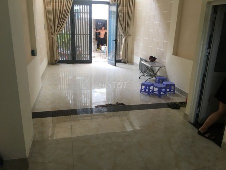 Cho thuê căn nhà 80m2, có 1 tầng trệt, 3 lầu và 2 sân thượng với 5pn đường Chu Văn An, Bình Thạnh