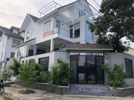 Cho Thuê Villa đường Đặng Thùy Trâm: Hầm Trệt 3 lầu: Phù hợp Văn Phòng công ty