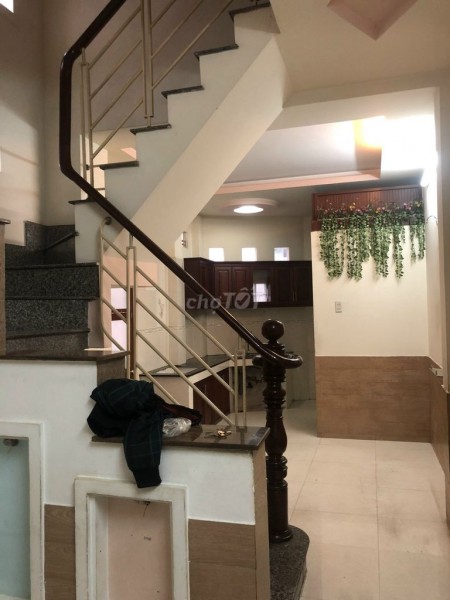 Nhà nguyên căn trống chiều ngang 3.7m và chiều dài 13m tại Lý Thái Tổ cần cho thuê nhanh