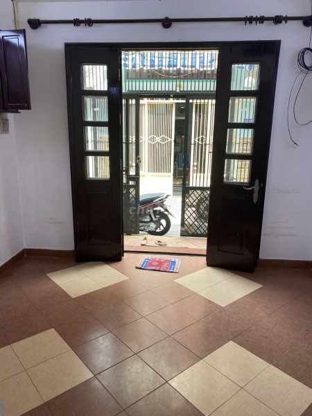 Có nhà Nhật Tảo, Quận 10 cần cho thuê giá 11 triệu/tháng, 1 trệt, 1 lầu đúc, dtsd 28m2, LHCC