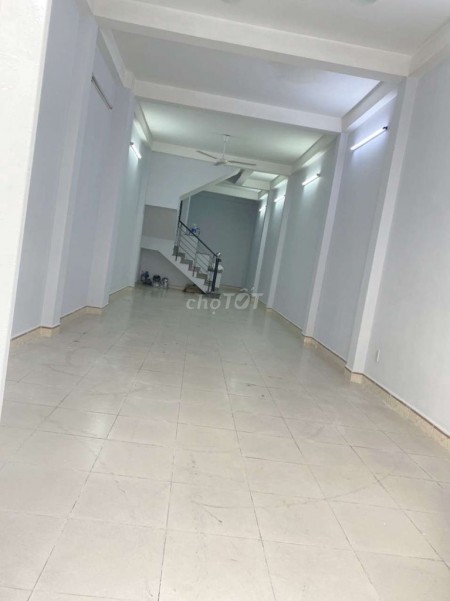 Trống nhà rộng 80m2, mới 100% đường Dương Bá Trạc, Quận 8 cần cho thuê giá 15 triệu/tháng