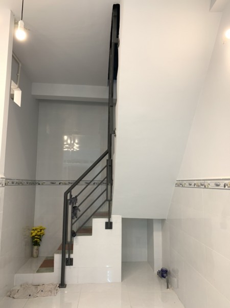 Mình cần cho thuê nhà nguyên căn Q9 , hẻm xe hơi, giá 6tr5/tháng, Liên hệ 093.414.6797 (Huyền) / 0937.720.973 (Huy)