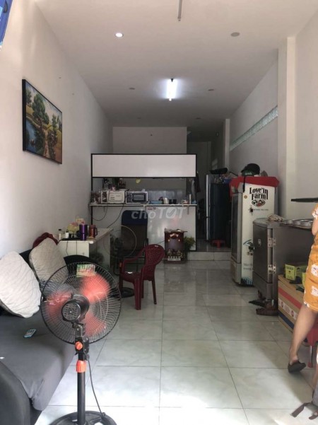 Mặt tiền Tạ Quang Bửu, Quận 8 có nguyên căn rộng 60m2, 3 tầng cần cho thuê giá 19 triệu/tháng