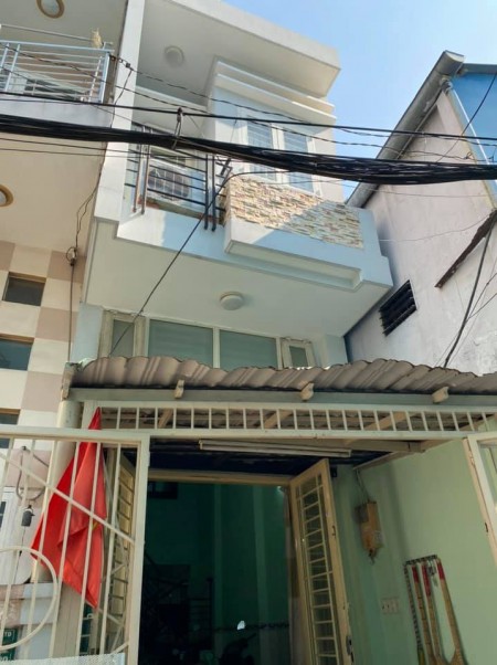 Nhà đẹp giá rẻ tại Nơ Trang Long, Phường 12, Bình Thạnh. Nhà rộng rãi có sân để xe