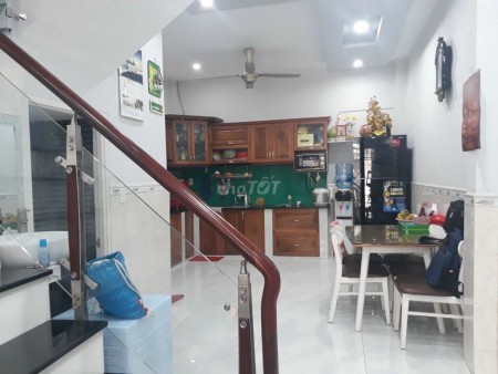 Có nhà mặt tiền đường số 47, Quận 7 cần cho thuê giá 22 triệu/tháng, dtsd 80m2, 4 tầng