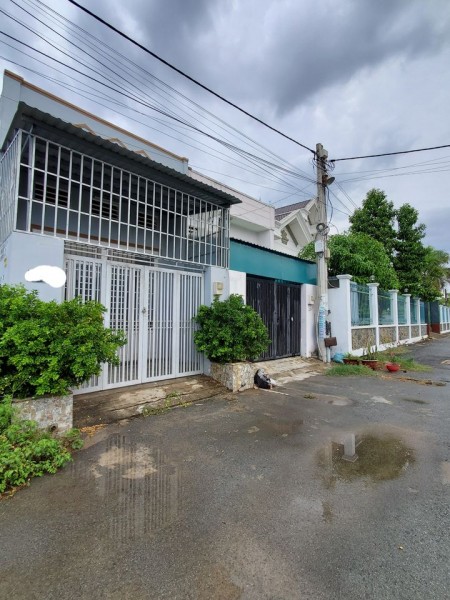 Nhà nguyên căn riêng biệt trong khu dân cư an ninh Quận 9. Diện tích 80m2