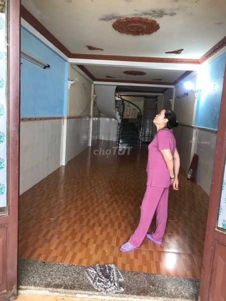 Nguyên căn 1 trệt, 1 lầu đúc kiên cố, có dtsd 60m2, 3 PN, đường Lê Công Phép, Quận Bình Tân