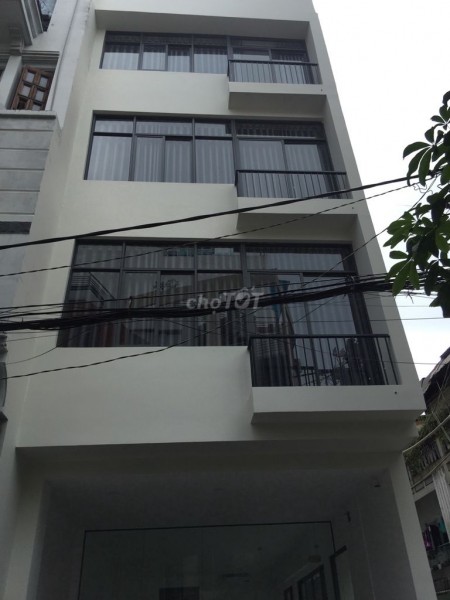 Cho thuê nhà nguyên căn ngay Hai Bà Trưng trung tâm Quận 1. Dt 80m2, 4PN