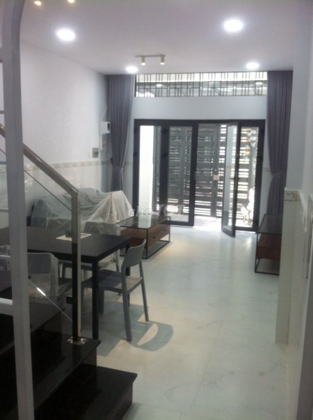 Cần cho thuê căn nhà ngay trung tâm Quận 11. 3 tầng 3PN nhà mới dt 48m2 giá thuê 15 triệu/tháng