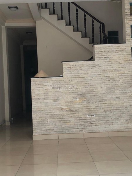 Nhà nguyên căn cho thuê nhanh mặt tiền đường Đỗ Văn Dậy, thích hợp ở kết hợp kinh doanh