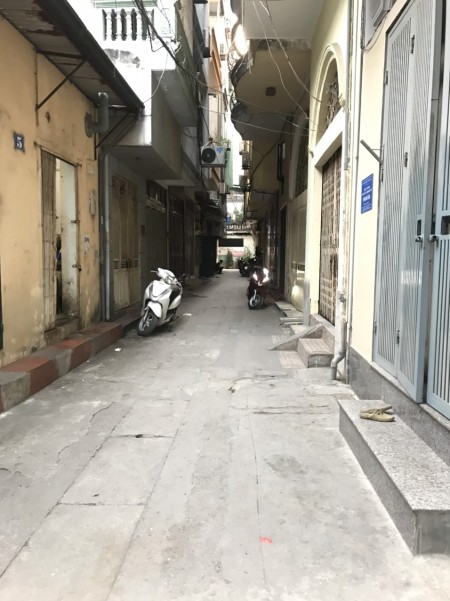 Cho thuê nhà 3 tầng tại ngõ 106 phố Cù Chính Lan