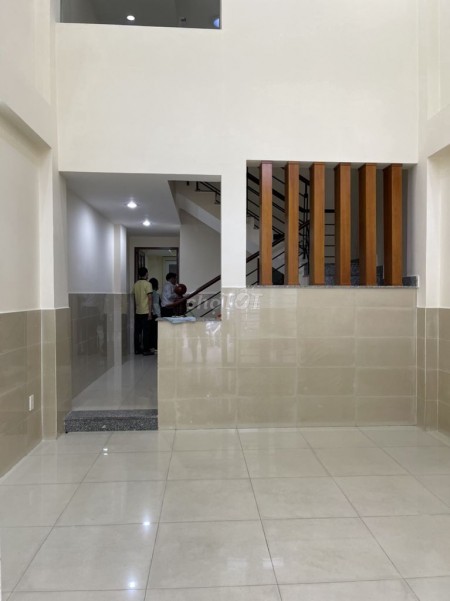 Cho thuê nhà chính chủ 80m2, 3 tầng, có sân thượng, đường Lê Lâm, Tân Phú, giá 18 triệu/tháng