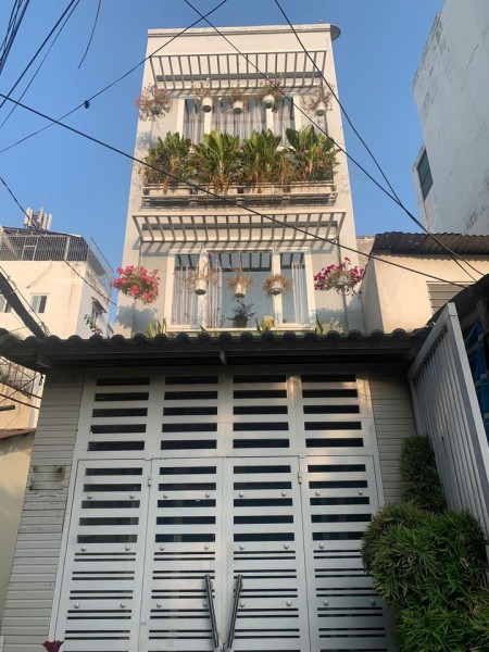 Cần cho thuê căn nhà tại trung tâm Phú Nhuận. Căn góc 3 mặt tiền đường Phan Tây Hồ