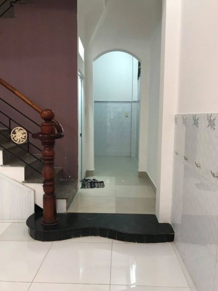 Cần cho thuê căn nhà nguyên căn Dt sàn 200m2 tại Phan Đăng Lưu, Phú Nhuận