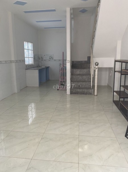 Có nhà Phạm Hữu Lầu, Quận 7 cần cho thuê nhà 1 trệt, 1 lầu, giá 4.5 triệu/tháng, dtsd 32m2