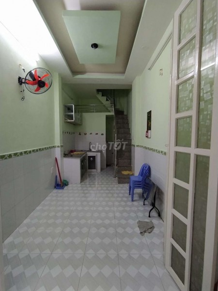 Cho thuê nhà nguyên căn đường Đoàn Văn Bơ, Phường 10, Quận 4