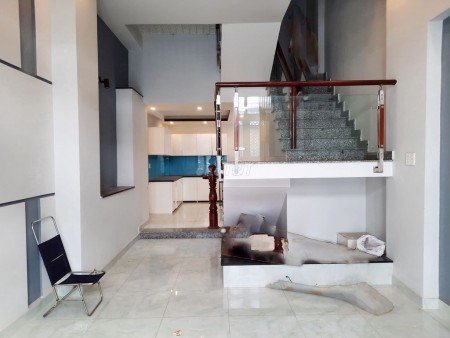 Cho thuê nhà 1 trệt, 2 lầu đúc kiên cố Quận 6, dtsd 168m2, giá 14 triệu/tháng, lh 0901886311