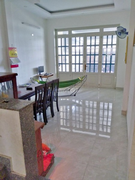 Mình cần cho thuê nhà rộng 125m2, 1 trệt, 2 lầu đúc kiên cố, đường số 48, Thủ Đức, giá 13.5 triệu/tháng