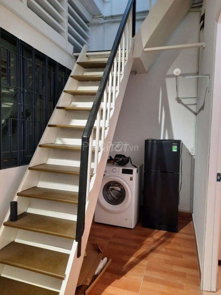 Cho thuê nhà trên đường Nguyễn Cư Trinh, Quận 1. Dtsd 112m2, nhà 2 tầng