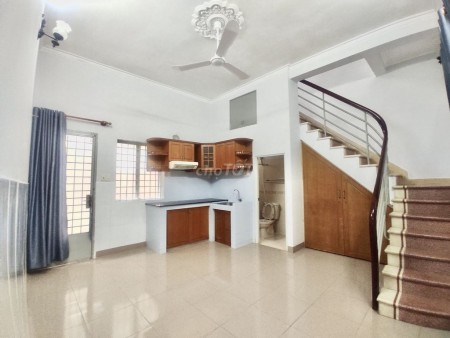 Cần cho thuê nhà rộng 50m2, kiến trúc đẹp, đường Hoàng Văn Thụ, Quận Phú Nhuận, giá 8 triệu/tháng