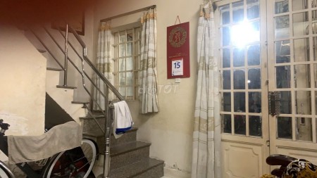 Hẻm nhỏ Bùi Viện cần cho thuê nhà rộng 25m2, 2 tầng, giá 9 triệu/tháng, LHCC