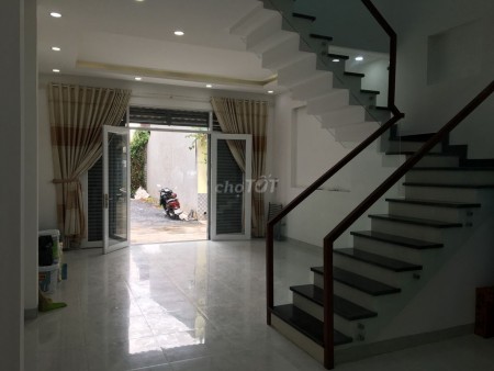 Nhà hẻm xe hơi Thạnh Lộc 16, Quận 12 cần cho thuê giá 10 triệu/tháng, dtsd 51m2, LHCC