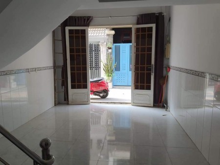 Nhà mới đẹp trệt lửng lầu gồm 3 phòng ngủ, 2 toilet, dt: 4x8m, có nội thất.