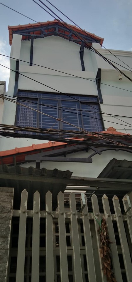 Cho thuê nhà nguyên căn dt 5,5m x 18m tại thị trấn Nhà Bè Huỳnh Tấn Phát ngay cầu Phú Xuân.