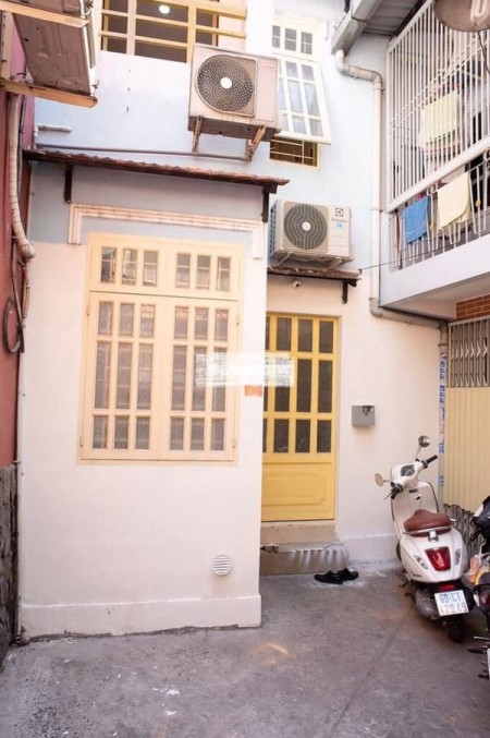 Cần cho thuê căn nhà 12 triệu/tháng, tại Trung tâm Quận 1