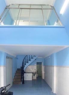 Nhà nguyên căn mới kết cấu có 1 trệt 1 lững và 2 lầu, tại CMT8 Quận 3