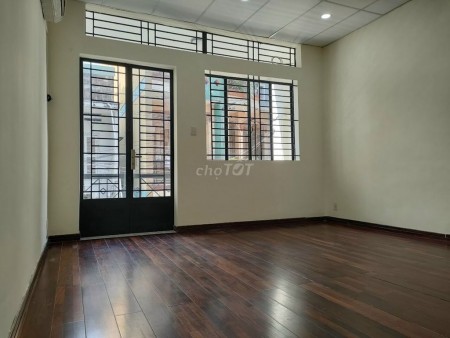 Nhà nguyên căn rộng 134m2, 3 tầng cần cho thuê giá 13 triệu/tháng, hẻm Lê Văn Sỹ, Phú Nhuận
