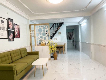 Cho thuê nhà nguyên căn 124m2, 1 trệt, 2 lầu đúc, giá 11 triệu/tháng, hẻm Huỳnh Tấn Phát, Quận 7