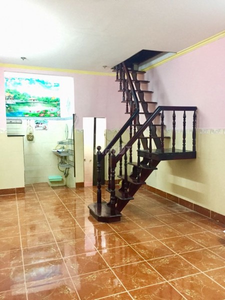 Trống nhà cần cho thuê 1 trệt, 1 lầu đúc, dtsd 64m2, 2 PN, hẻm Nguyễn Khoái, Quận 4, giá 6.5 triệu/tháng